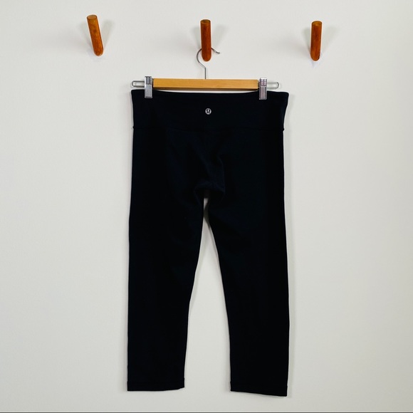 Black Wunder Under Crop Training Leggings by Lululemon Athletica Size 6 - Picture 7 of 11